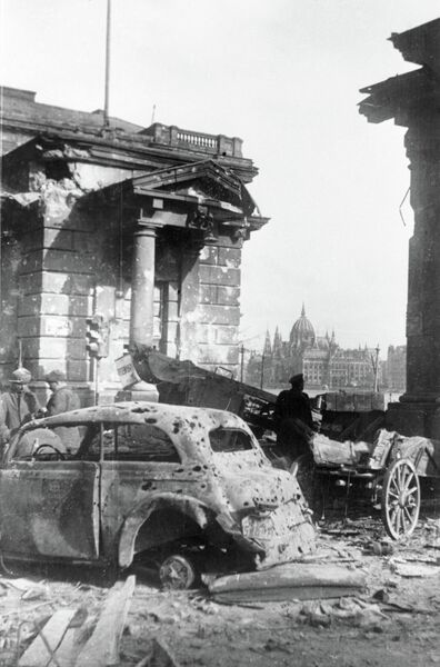 Великая Отечественная война 1941-1945 гг. Буда - западная часть венгерской столицы Будапешта, после штурма Великая Отечественная война 1941-1945 гг. Буда - западная часть венгерской столицы Будапешта, после штурма