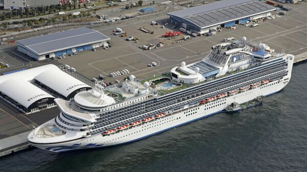 Круизное судно Diamond Princess в Йокогаме Круизное судно Diamond Princess в Йокогаме