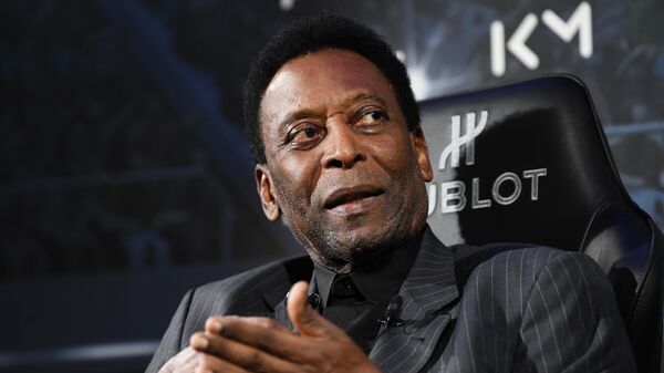 Brazilian football legend Pele speaks during a meeting with Paris Saint-Germain (PSG) and France national football team forward Kylian Mbappe at the Hotel Lutetia in Paris on April 2, 2019. (Photo by FRANCK FIFE / AFP)