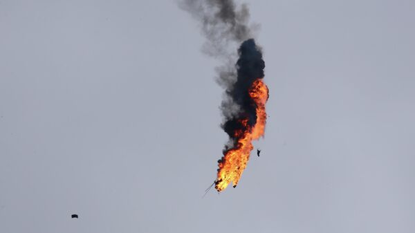 Вертолет правительственной армии Сирии, атакованный ракетой в провинции Идлиб Вертолет правительственной армии Сирии, атакованный ракетой в провинции Идлиб