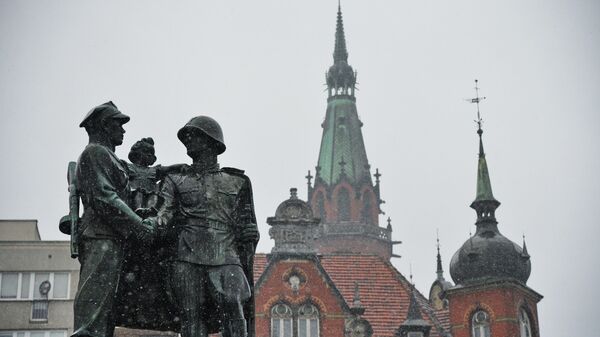 Памятник советско-польскому братству по оружию в центре города Легница Памятник советско-польскому братству по оружию в центре города Легница
