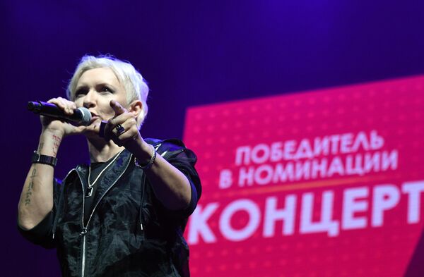 Солистка группы Ночные снайперы Диана Арбенина на XIII-ом ежегодном музыкальном фестивале Чартова дюжина Солистка группы Ночные снайперы Диана Арбенина на XIII-ом ежегодном музыкальном фестивале Чартова дюжина