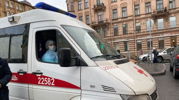 Избитую девушку выбросили с балкона пятого этажа в Петербурге