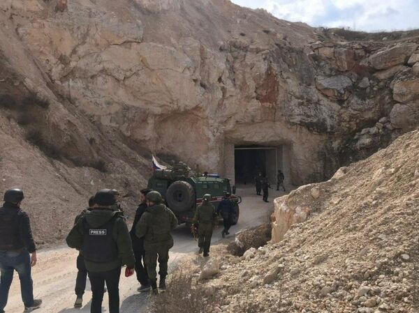 Подземные склады и штабы боевиков Хайят Тахрир аш Шам (террористическая организация, запрещена на территории РФ) в районе под Алеппо Подземные склады и штабы боевиков Хайят Тахрир аш Шам (террористическая организация, запрещена на территории РФ) в районе под Алеппо