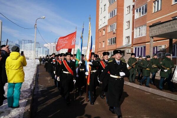 Парад для 102-летнего участника Великой Отечественной войны Мугина Нагаева в Уфе в День защитника Отечества Парад для 102-летнего участника Великой Отечественной войны Мугина Нагаева в Уфе в День защитника Отечества