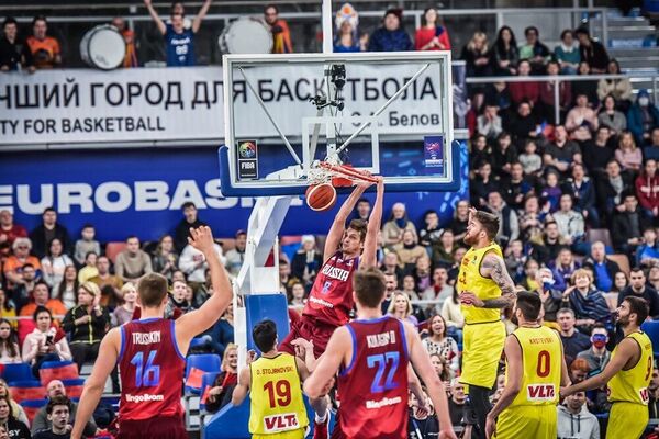 Игровой момент матча Россия - Северная Македония Игровой момент матча Россия - Северная Македония