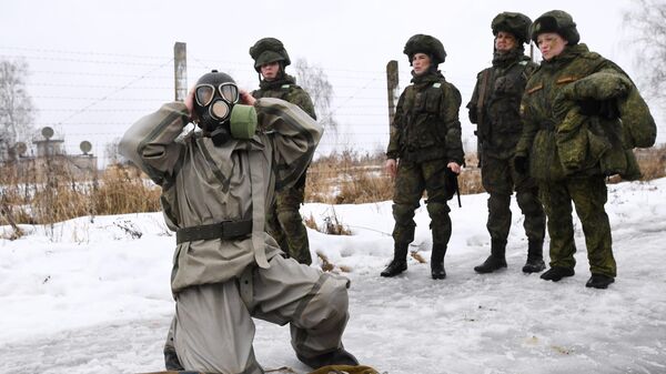 Участницы конкурса красоты среди женщин-военнослужащих Ракетных войск стратегического назначения Макияж под камуфляж во время прохождения полосы препятствий на полигоне в Переславле-Залесском Участницы конкурса красоты среди женщин-военнослужащих Ракетных войск стратегического назначения Макияж под камуфляж во время прохождения полосы препятствий на полигоне в Переславле-Залесском