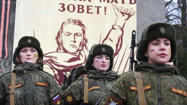 Участницы конкурса красоты среди женщин-военнослужащих Ракетных войск стратегического назначения Макияж под камуфляж в Переславле-Залесском Участницы конкурса красоты среди женщин-военнослужащих Ракетных войск стратегического назначения Макияж под камуфляж в Переславле-Залесском