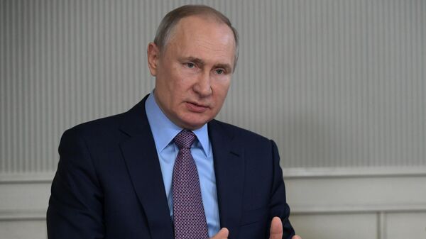 Президент РФ Владимир Путин во время встречи с представителями общественности Ивановской области Президент РФ Владимир Путин во время встречи с представителями общественности Ивановской области
