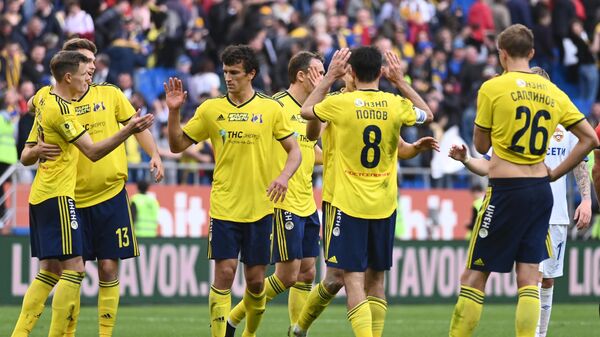 Футболисты Ростова радуются победе