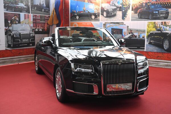 Парадный кабриолет Aurus Cenat Cabriolet на открытии 29-й выставки старинных автомобилей и антиквариата Олдтаймер-Галерея 2020 Парадный кабриолет Aurus Cenat Cabriolet на открытии 29-й выставки старинных автомобилей и антиквариата Олдтаймер-Галерея 2020