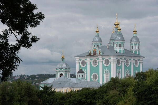 Вид на Успенский собор в Смоленске