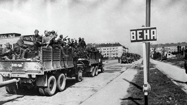 Советские войска вступают в Вену Советские войска вступают в Вену