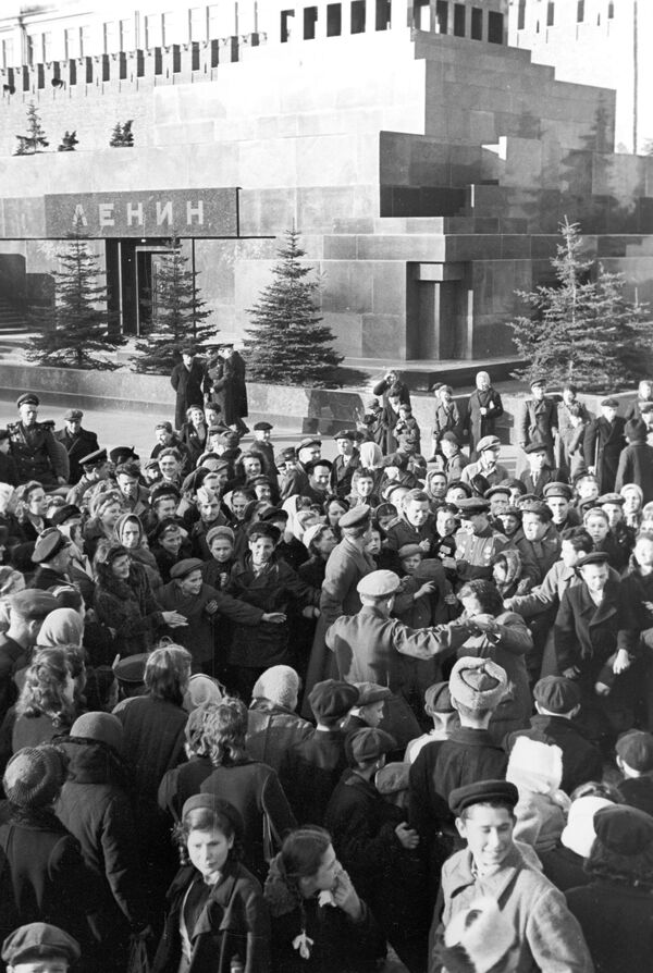 На Красной площади утром 9 мая 1945 года На Красной площади утром 9 мая 1945 года