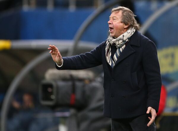 Главный тренер Локомотива Юрий Сёмин во время матча с Ростовом Главный тренер Локомотива Юрий Сёмин во время матча с Ростовом