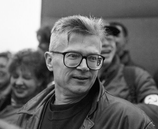 Лидер Национал-большевистской партии, писатель Эдуард Лимонов Лидер Национал-большевистской партии, писатель Эдуард Лимонов