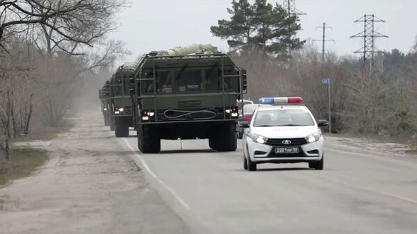Автомобиль военной автомобильной инспекции во главе колонны оперативно-тактических ракетных комплексов Искандер-М в Воронеже Автомобиль военной автомобильной инспекции во главе колонны оперативно-тактических ракетных комплексов Искандер-М в Воронеже