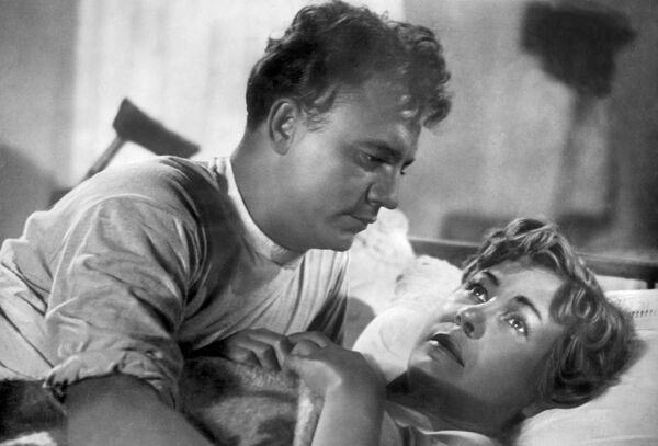 Кадр из кинофильма режиссера Александра Григорьевича Зархи (1908-1997) Высота. Киностудия Мосфильм, 1957 год. Катя Петрашень - артистка Инна Макарова, Николай Пасечник - артист Николай Рыбников Кадр из кинофильма режиссера Александра Григорьевича Зархи (1908-1997) Высота. Киностудия Мосфильм, 1957 год. Катя Петрашень - артистка Инна Макарова, Николай Пасечник - артист Николай Рыбников
