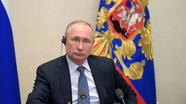 Президент РФ Владимир Путин во время участия в саммите лидеров Большой двадцатки по коронавирусу в режиме видеоконференции Президент РФ Владимир Путин во время участия в саммите лидеров Большой двадцатки по коронавирусу в режиме видеоконференции