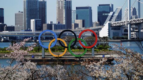 Олимпийские кольца в городе Токио