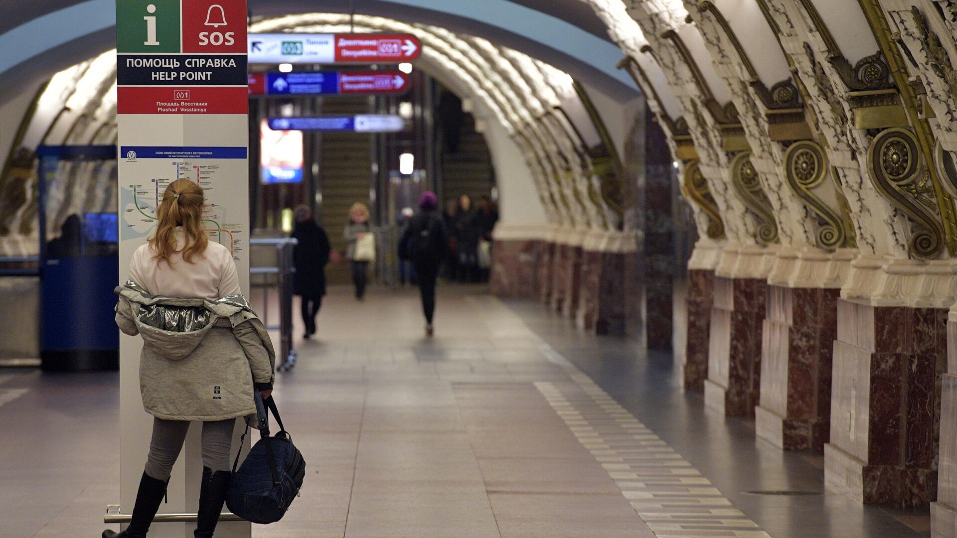 В Петербурге восстановили движение метро  на трех станциях