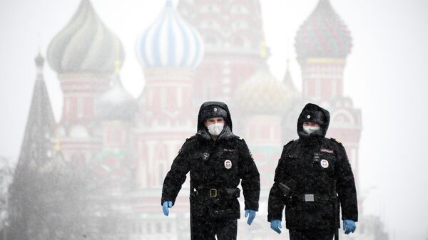 Полицейские на Красной площади в Москве Полицейские на Красной площади в Москве