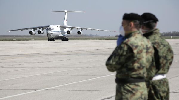 Военно-транспортный самолет ВКС России Ил-76 МД с гуманитарной помощью прибыл в Сербию Военно-транспортный самолет ВКС России Ил-76 МД с гуманитарной помощью прибыл в Сербию