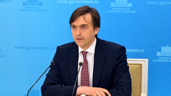 Министр просвещения РФ Сергей Кравцов во время брифинга в Москве Министр просвещения РФ Сергей Кравцов во время брифинга в Москве