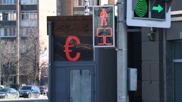 Курс евро вышел к 82 рублям
