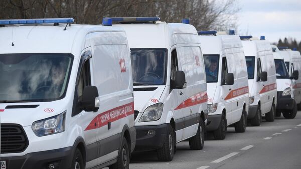 Автомобили скорой помощи у здания ФМБА в Химках Автомобили скорой помощи у здания ФМБА в Химках