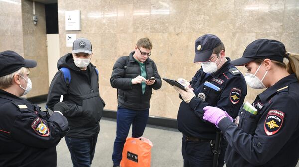 Сотрудники полиции и пассажиры Московского метро Сотрудники полиции и пассажиры Московского метро