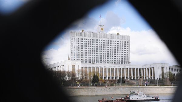 Вид на Москву-реку и здание Дома правительства РФ Вид на Москву-реку и здание Дома правительства РФ