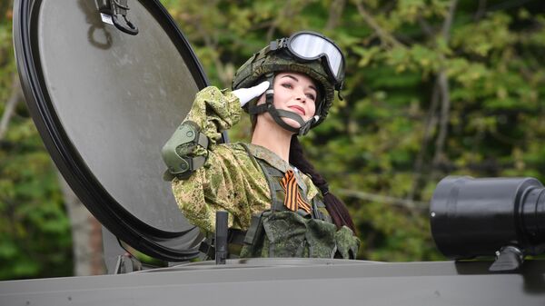 Военнослужащий на военном параде в Севастополе, посвященном 74-й годовщине Победы в Великой Отечественной войне Военнослужащий на военном параде в Севастополе, посвященном 74-й годовщине Победы в Великой Отечественной войне