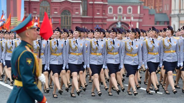 Девушки-курсанты Московского университета Министерства внутренних дел РФ имени В. Я. Кикотя на военном параде на Красной площади Девушки-курсанты Московского университета Министерства внутренних дел РФ имени В. Я. Кикотя на военном параде на Красной площади