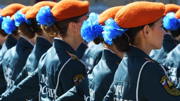 Парадные расчеты военнослужащих на военном параде в Санкт-Петербурге Парадные расчеты военнослужащих на военном параде в Санкт-Петербурге