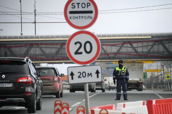 Инспектор дорожно-патрульной службы на въезде в Москву Инспектор дорожно-патрульной службы на въезде в Москву
