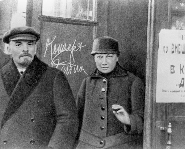 Владимир Ильич Ленин и Надежда Константиновна Крупская Владимир Ильич Ленин и Надежда Константиновна Крупская