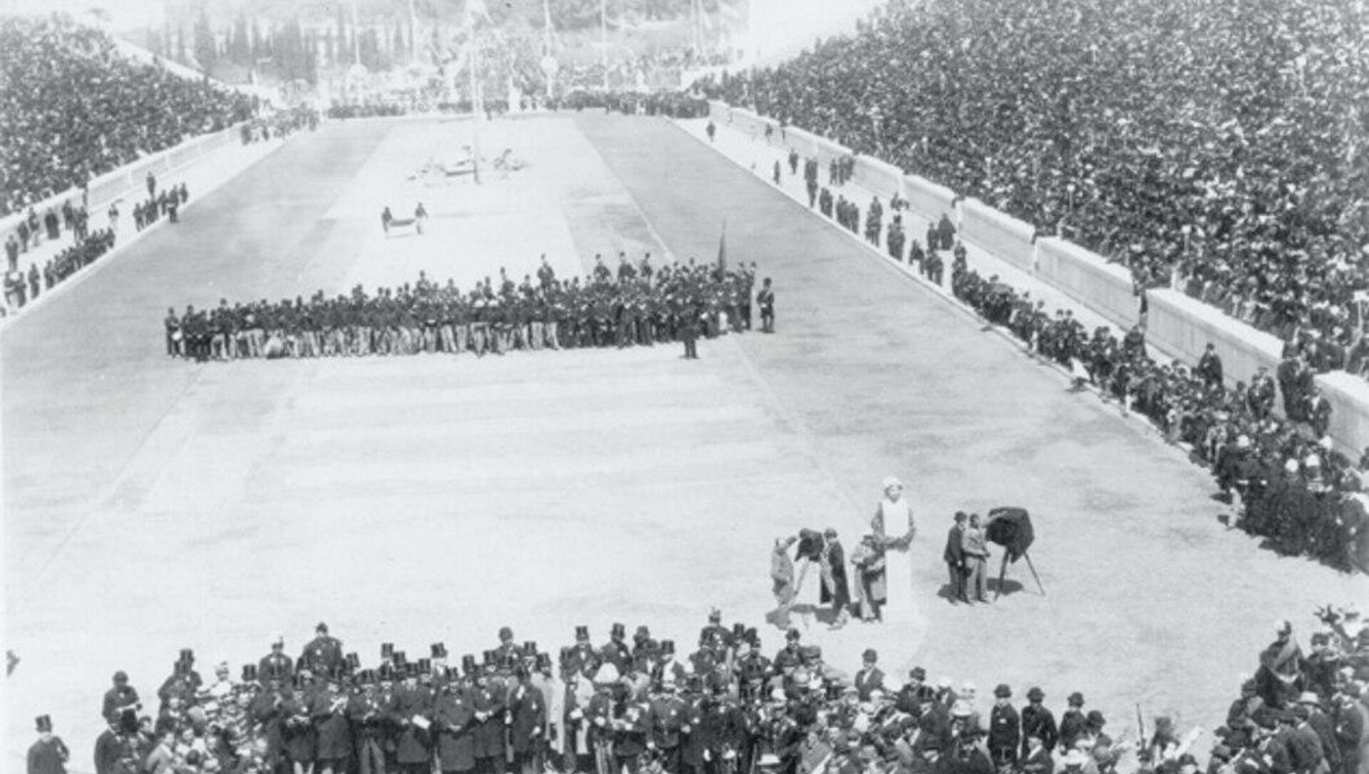 Церемония открытия Олимпийских Игр 1896 года на стадионе Панатинаикос в Афинах Церемония открытия Олимпийских Игр 1896 года на стадионе Панатинаикос в Афинах - РИА Новости, 1920, 23.04.2020