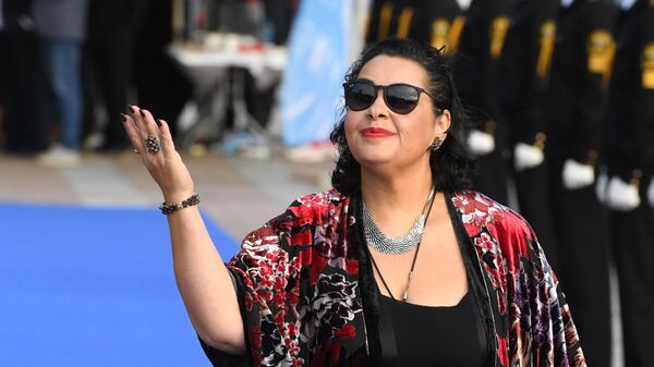 Певица Мариам Мерабова на церемонии открытия 17-ого ежегодного международного кинофестиваля стран Азиатско-Тихоокеанского региона (АТР) Меридианы Тихого во Владивостоке Певица Мариам Мерабова на церемонии открытия 17-ого ежегодного международного кинофестиваля стран Азиатско-Тихоокеанского региона (АТР) Меридианы Тихого во Владивостоке