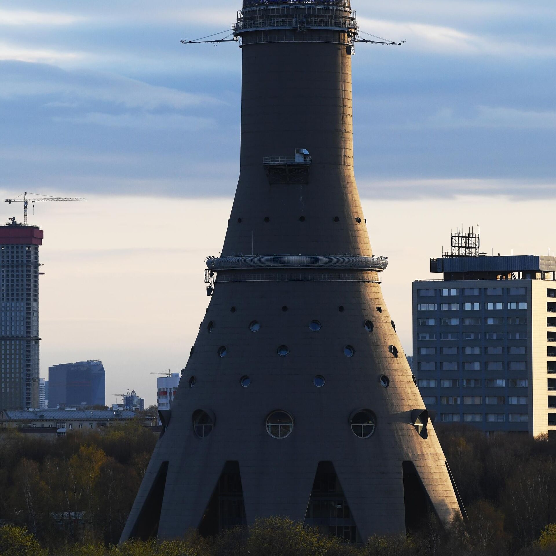 Русские башни. Останкинская телебашня Москва. МГУ И Останкинская башня. Телебашня в Санкт-Петербурге. Последняя башня.