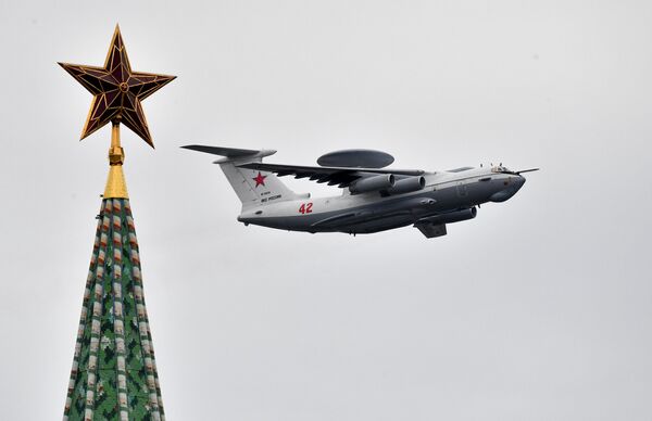 Авиационный комплекс дальнего радиолокационного обнаружения А-50 на воздушном параде Победы в Москве Авиационный комплекс дальнего радиолокационного обнаружения А-50 на воздушном параде Победы в Москве