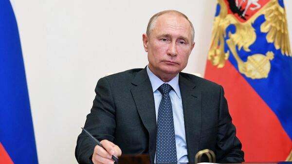 Президент РФ Владимир Путин во время видеоконференции Президент РФ Владимир Путин во время видеоконференции