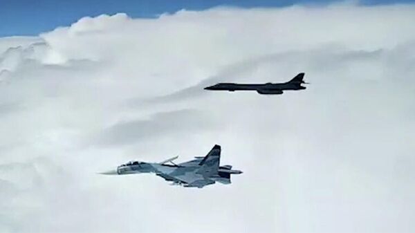 Кадр видео перехвата американского B-1B над Черным морем Кадр видео перехвата американского B-1B над Черным морем