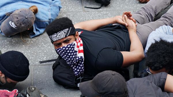 Власти Нью-Йорка продлили комендантский час на фоне беспорядков