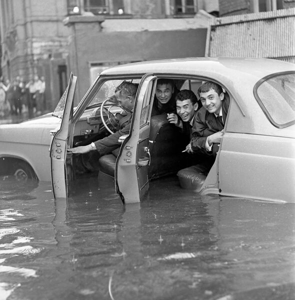 8 июня 1966 года на Москву обрушился сильнейший дождь 8 июня 1966 года на Москву обрушился сильнейший дождь
