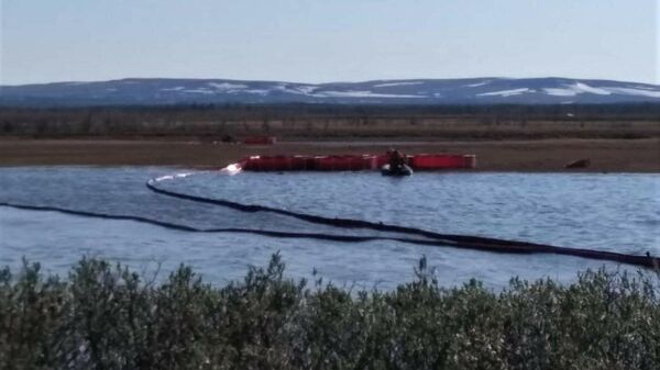 Специалисты Морспасслужбы во время ликвидации последствий аварии на ТЭЦ-3 Норильска Специалисты Морспасслужбы во время ликвидации последствий аварии на ТЭЦ-3 Норильска