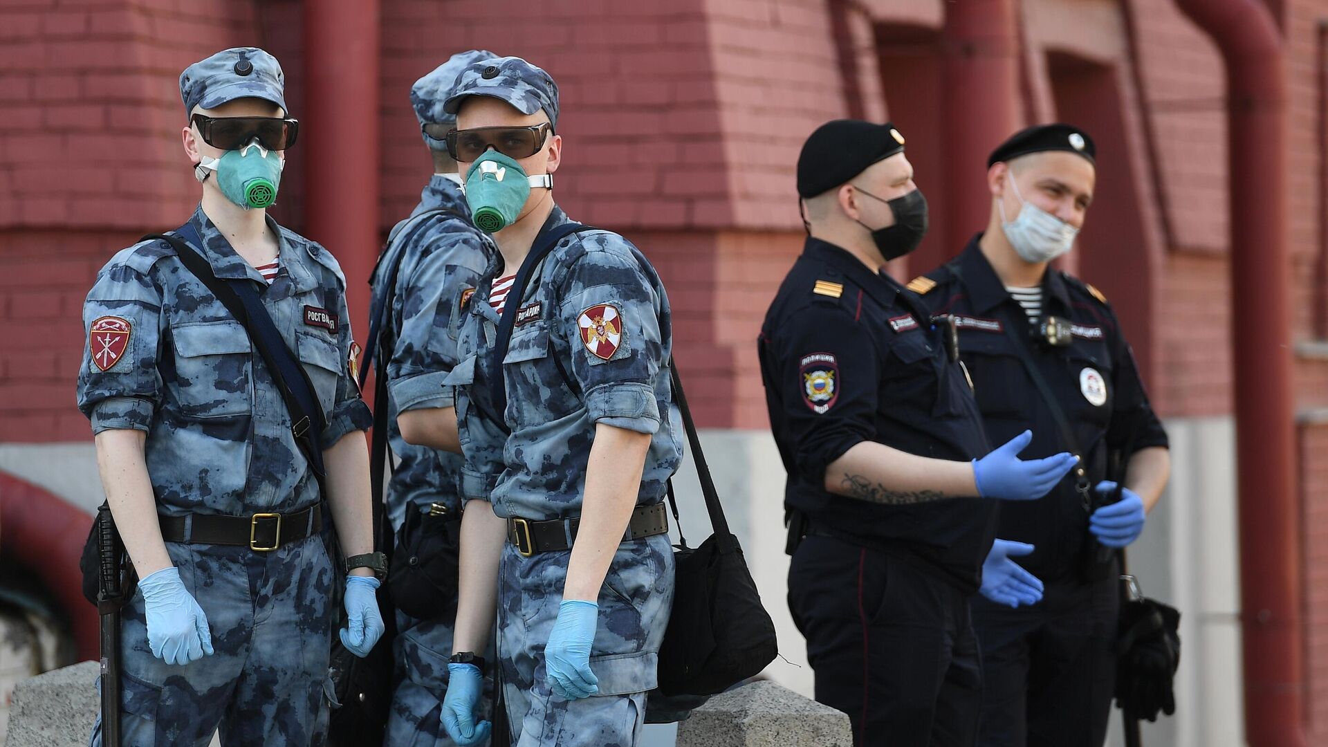 Сотрудники правоохранительных органов на Красной площади в Москве Сотрудники правоохранительных органов на Красной площади в Москве - РИА Новости, 1920, 15.09.2021