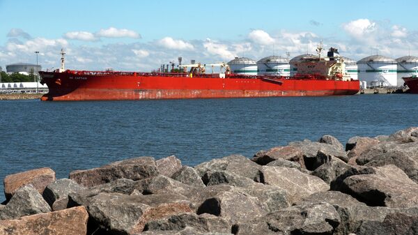 Танкер с американской нефтью для Белоруссии в порту Клайпеды Танкер с американской нефтью для Белоруссии в порту Клайпеды