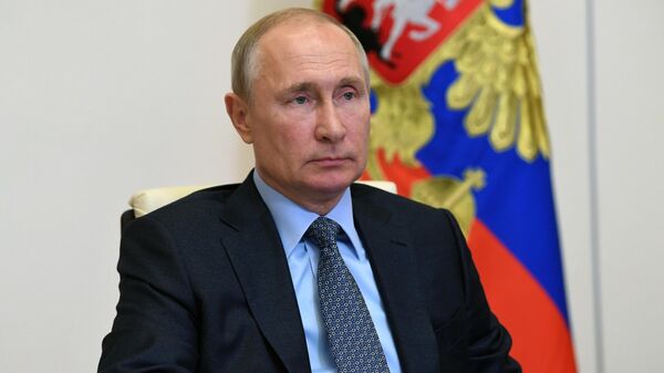 Президент РФ Владимир Путин проводит в режиме видеоконференции совещание о реализации мер поддержки экономики и социальной сферы