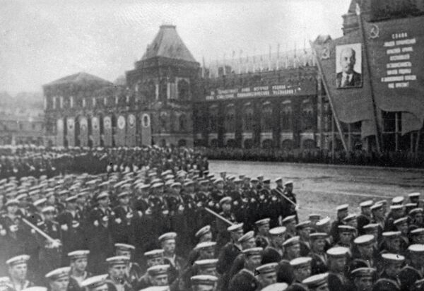 Церемониальный марш сводных полков фронтов на Красной площади 24 июня 1945 года Церемониальный марш сводных полков фронтов на Красной площади 24 июня 1945 года